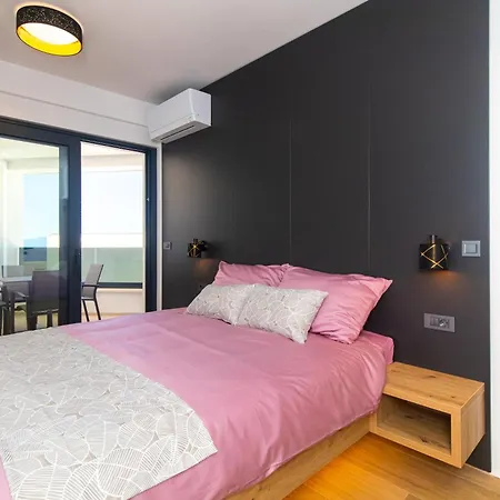 Apartment Dogic *