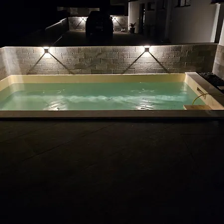 Dogic Apartment *